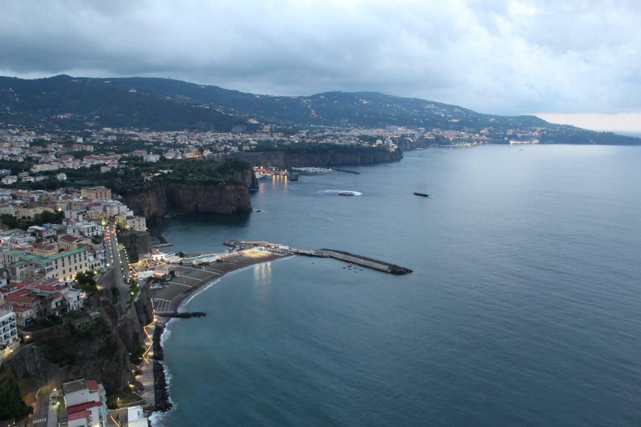 Апартаменти Casa Derosa In Sorrento Centro Екстер'єр фото
